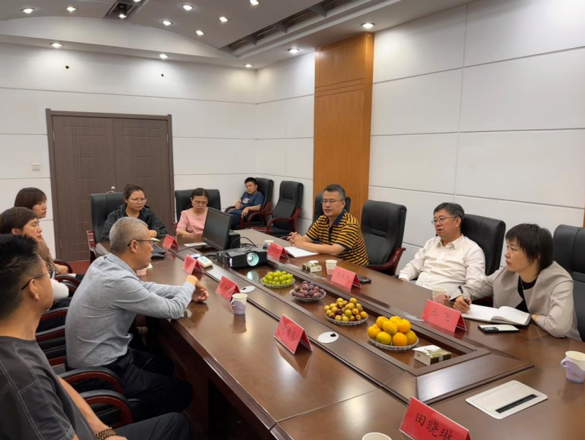 束从杰与企业负责人座谈交流