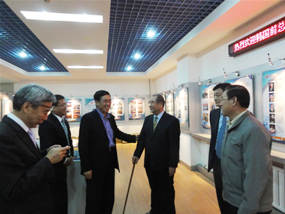 A Delegation Led by Former Korea Prime Minister Lee Soo Sung